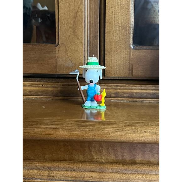 Vintage Hallmark Christmas Green Thumb Snoopy Ornaments Spotlight on Snoopy - Picture 2 of 4